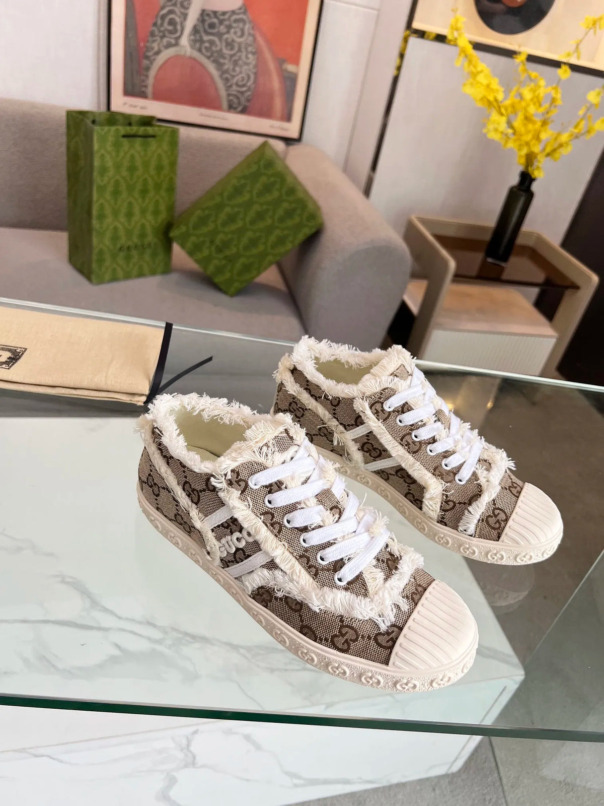 Women Sneakers M708