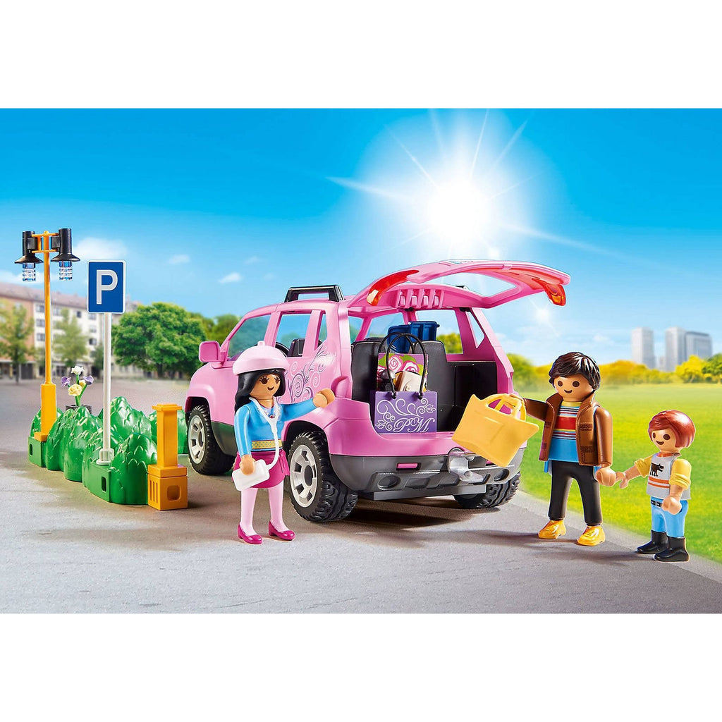 Family Car with Parking Space Y592