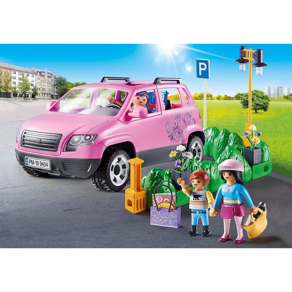 Family Car with Parking Space Y592
