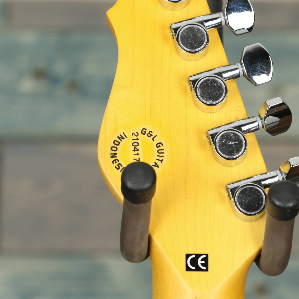 3-Tone Sunburst Semi-Hollow Electric Guitar Q80393