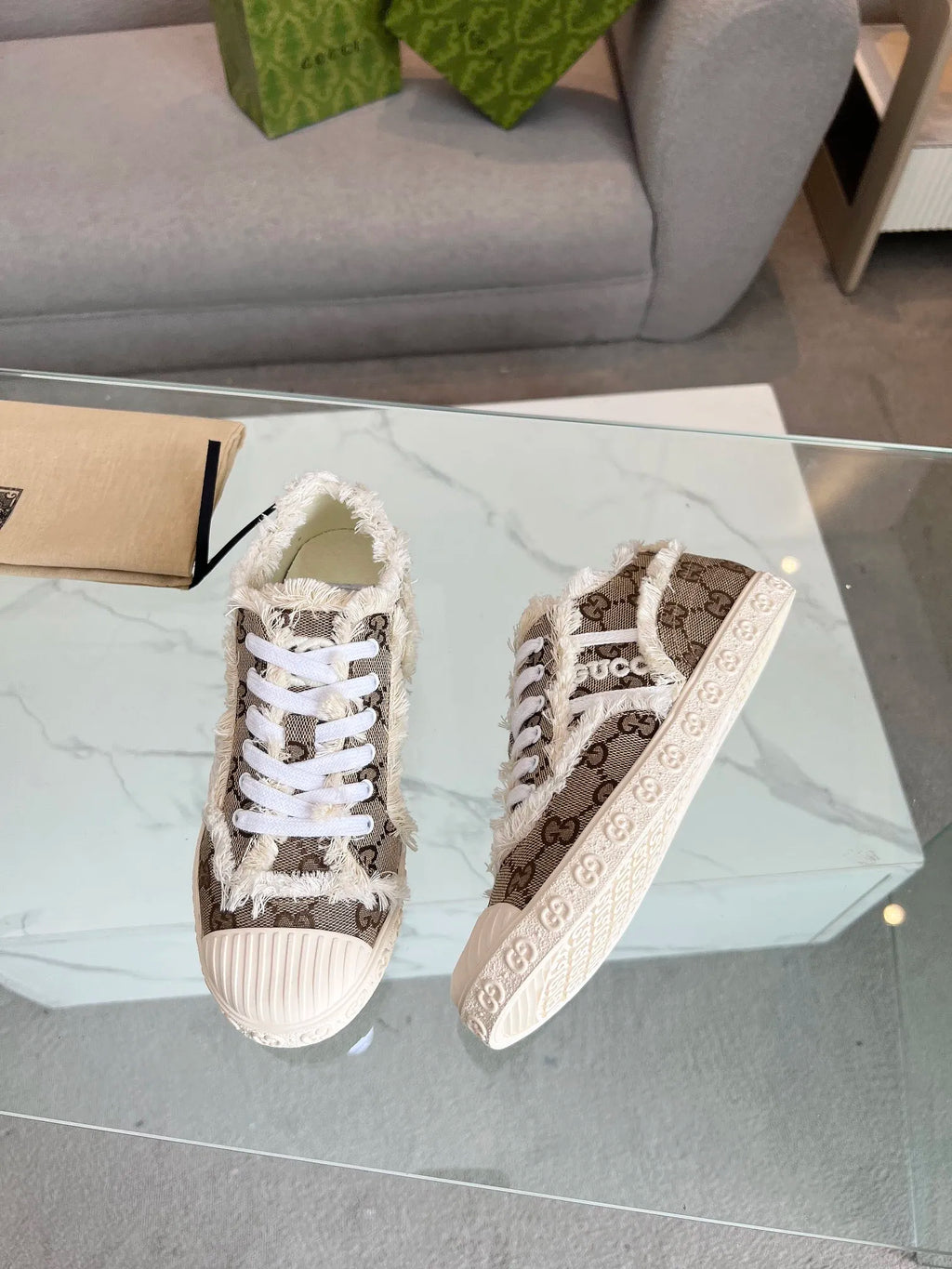 Women Sneakers M708