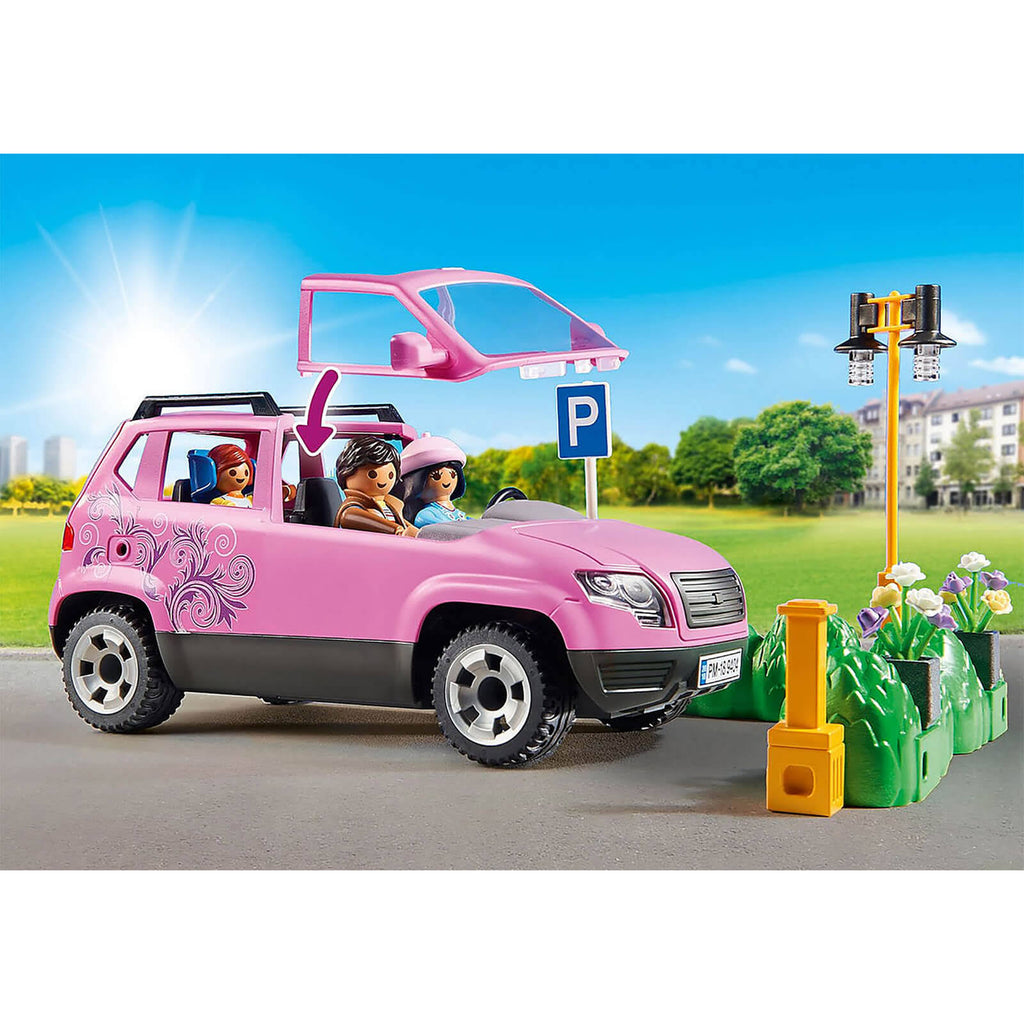 Family Car with Parking Space Y592