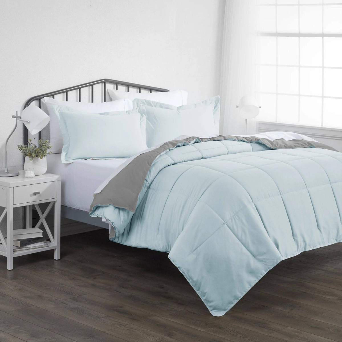 Reversible Down Alternative Comforter King Cal King Q24049