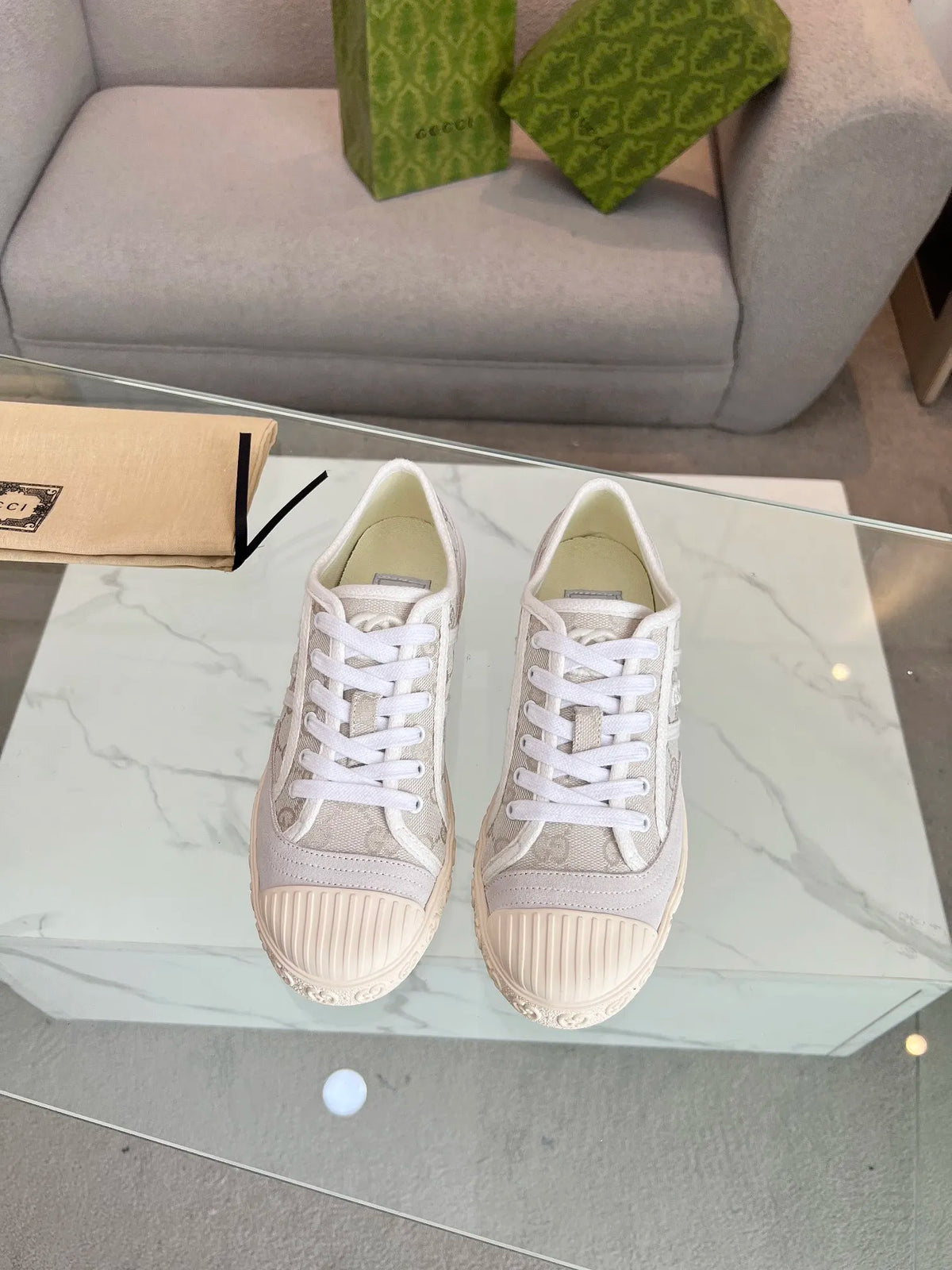 Women Sneakers M708