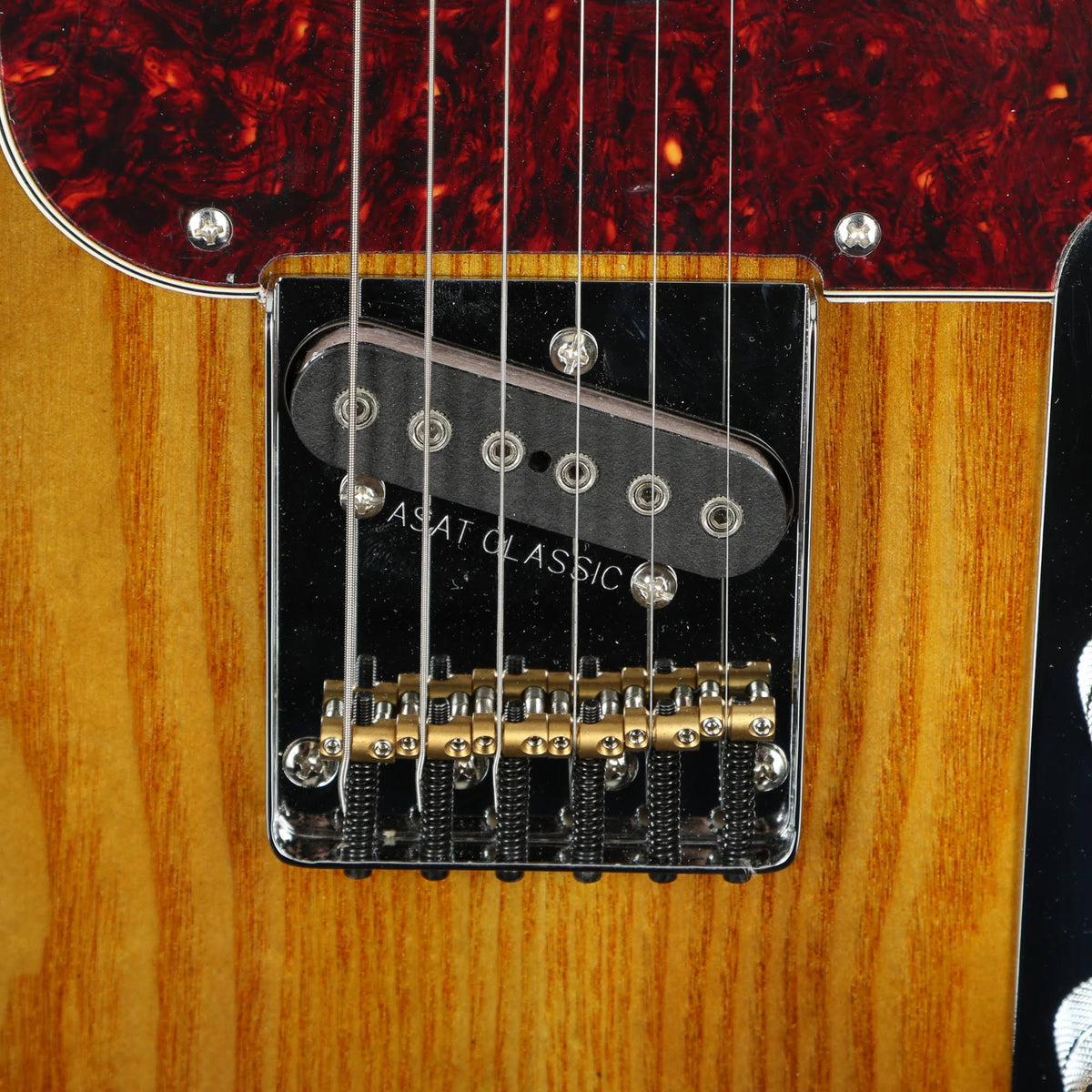 3-Tone Sunburst Semi-Hollow Electric Guitar Q80393
