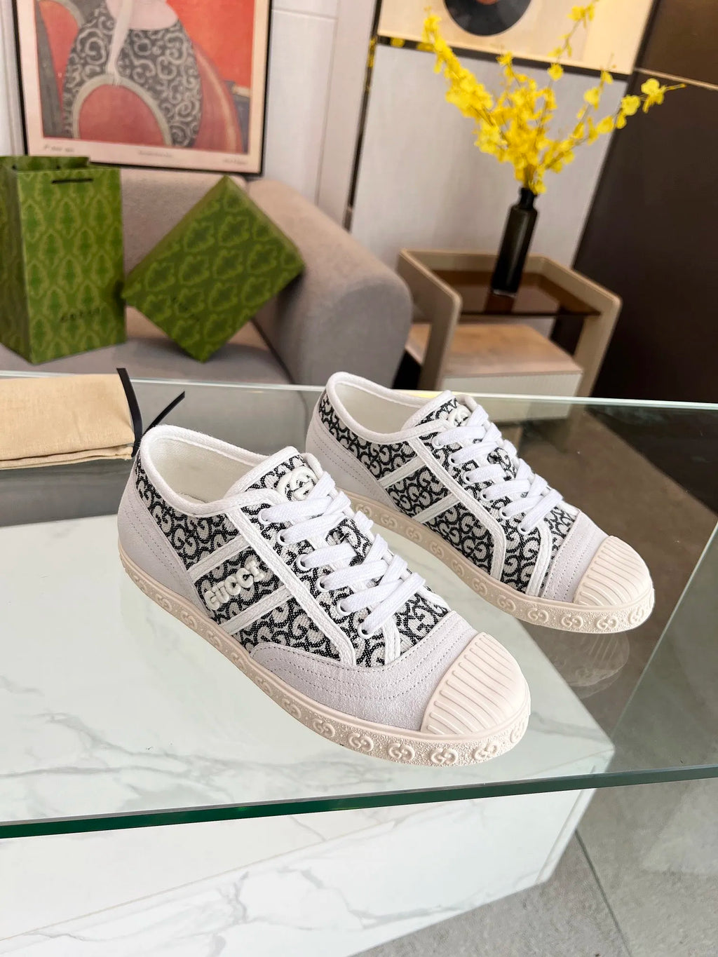 Women Sneakers M708