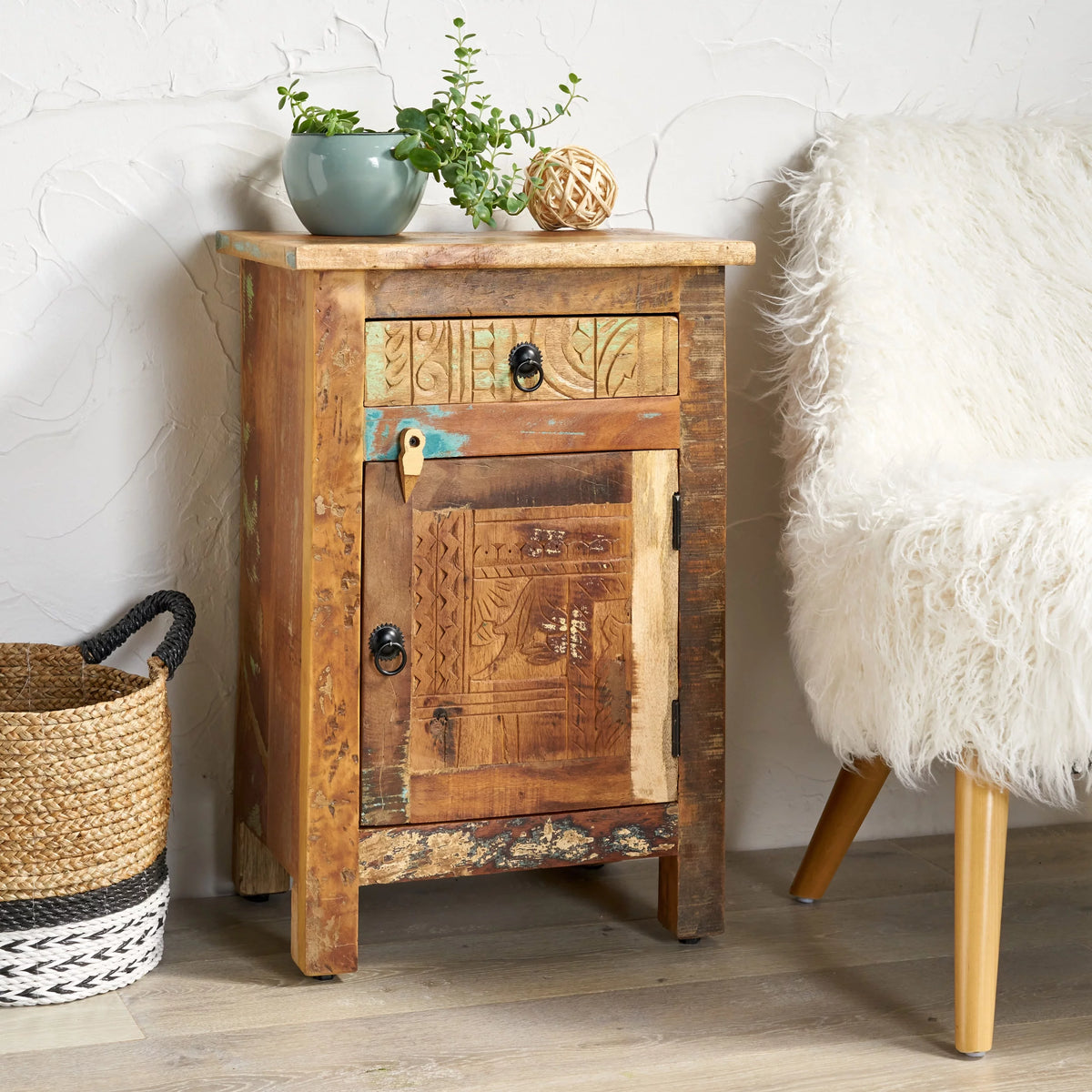 Handcrafted End Table T936501