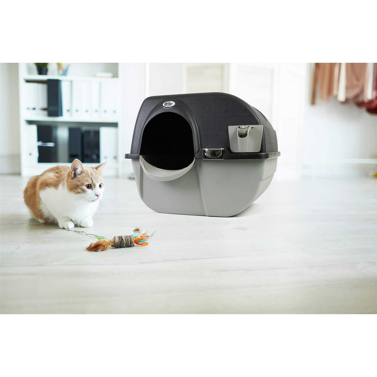 Self-Cleaning Litter Box O68831