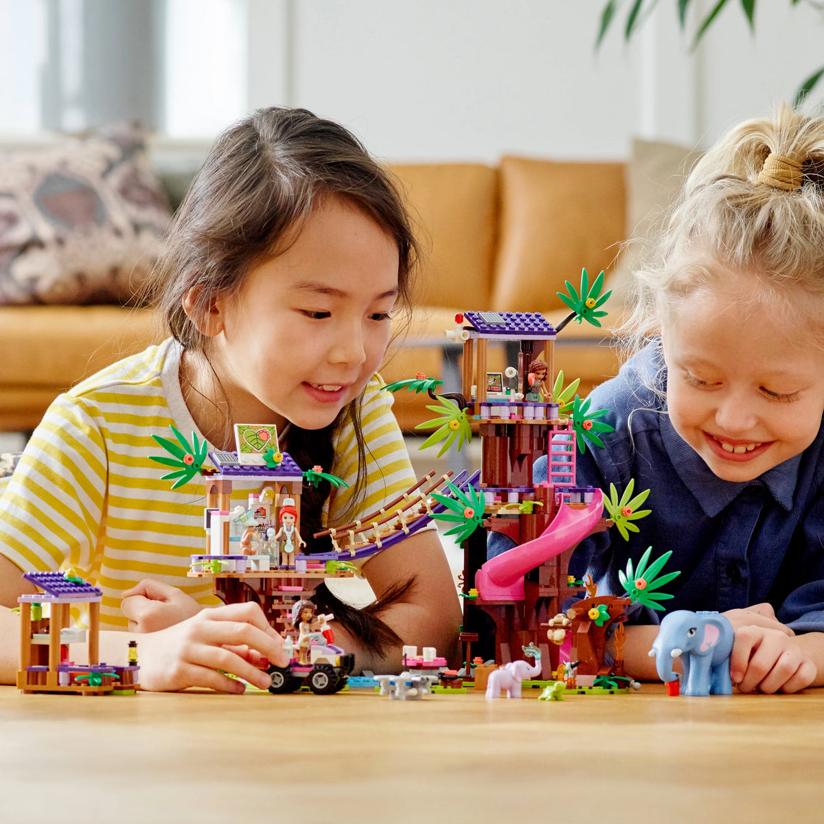 Jungle Rescue Base Animal Rescue Playset (648 Pieces) D557