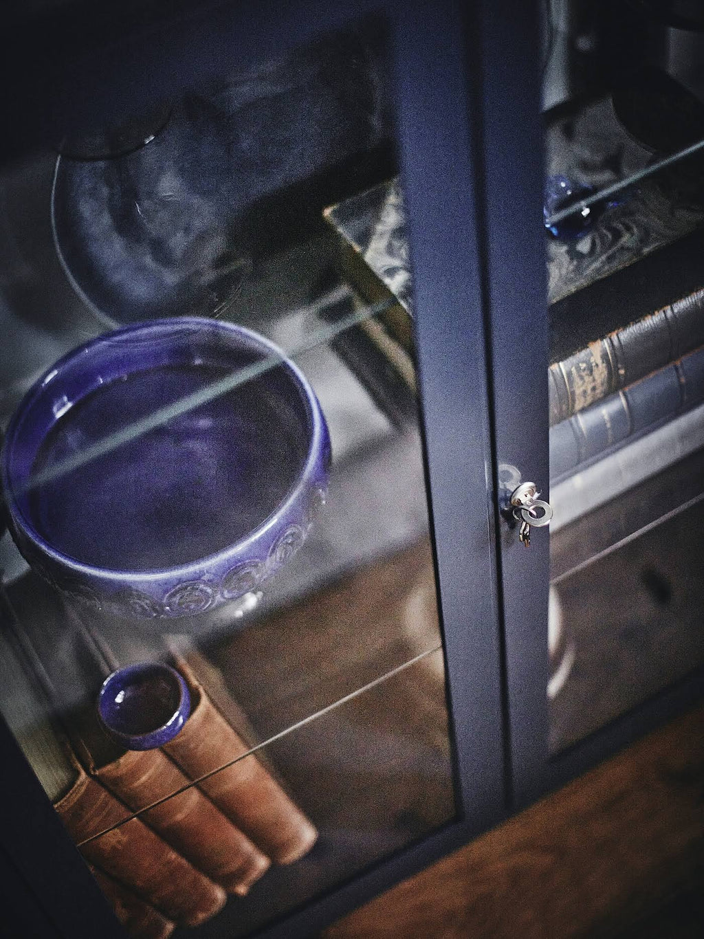 Glass-Door Cabinet T1365