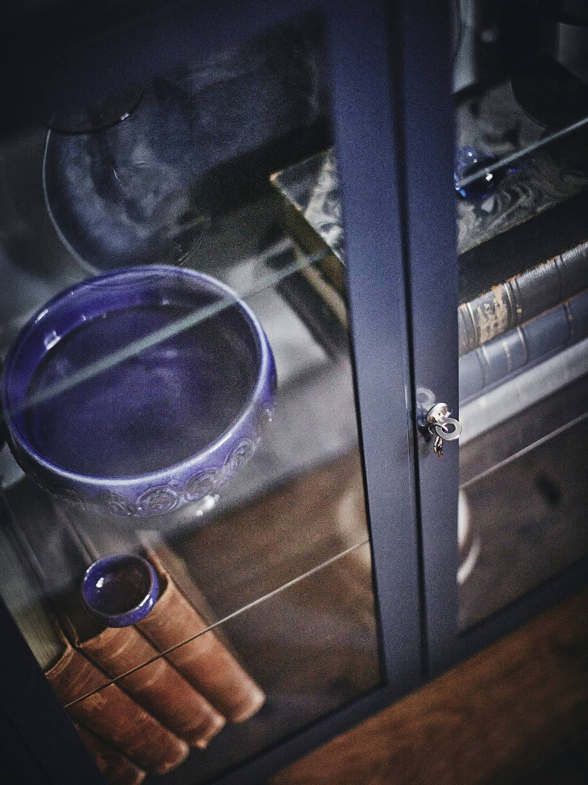 Glass-Door Cabinet T1365