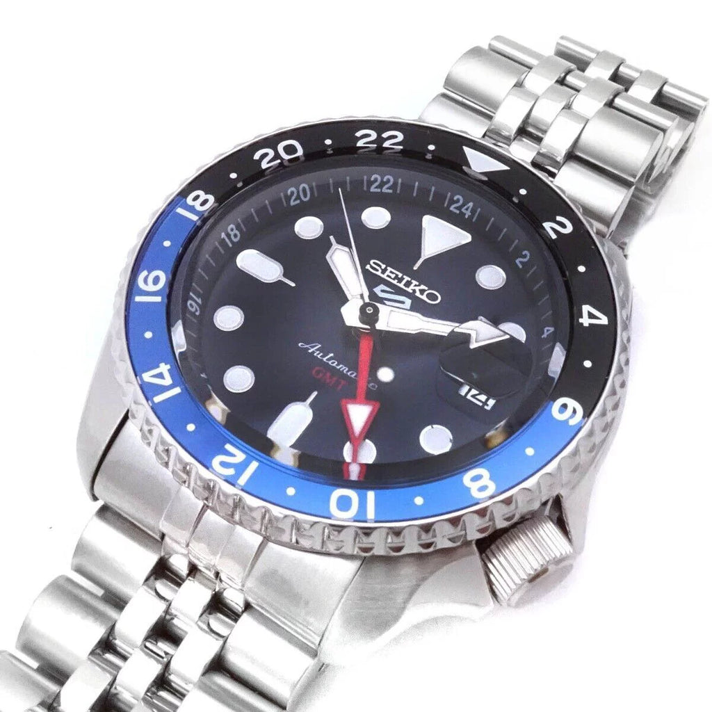 Black and Blue Bezel Watch B677