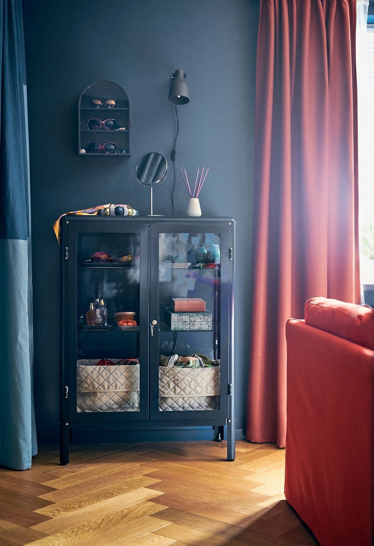 Glass-Door Cabinet T1365