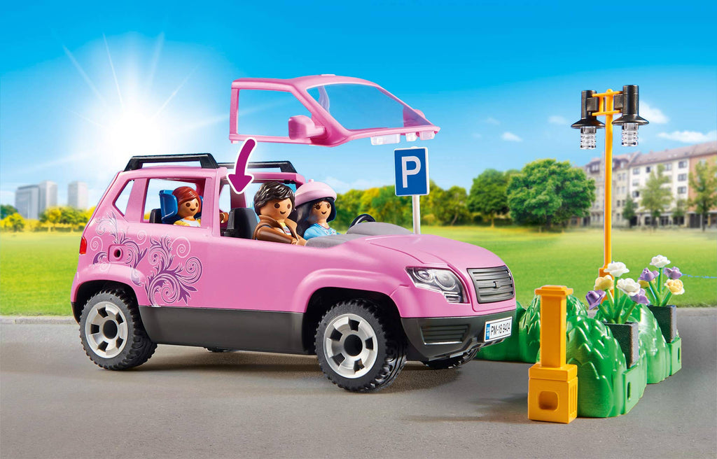 Family Car with Parking Space Y592