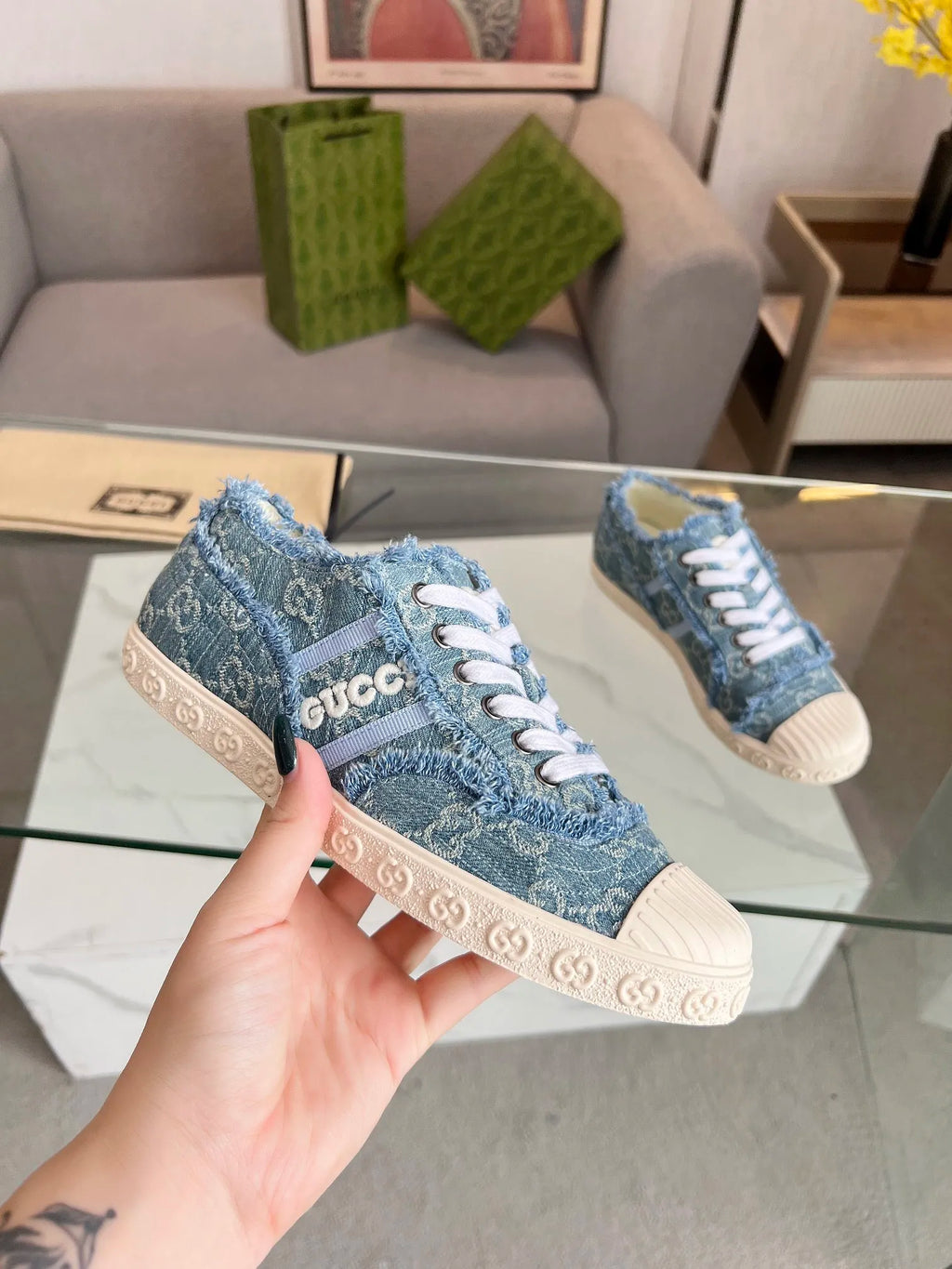 Women Sneakers M708