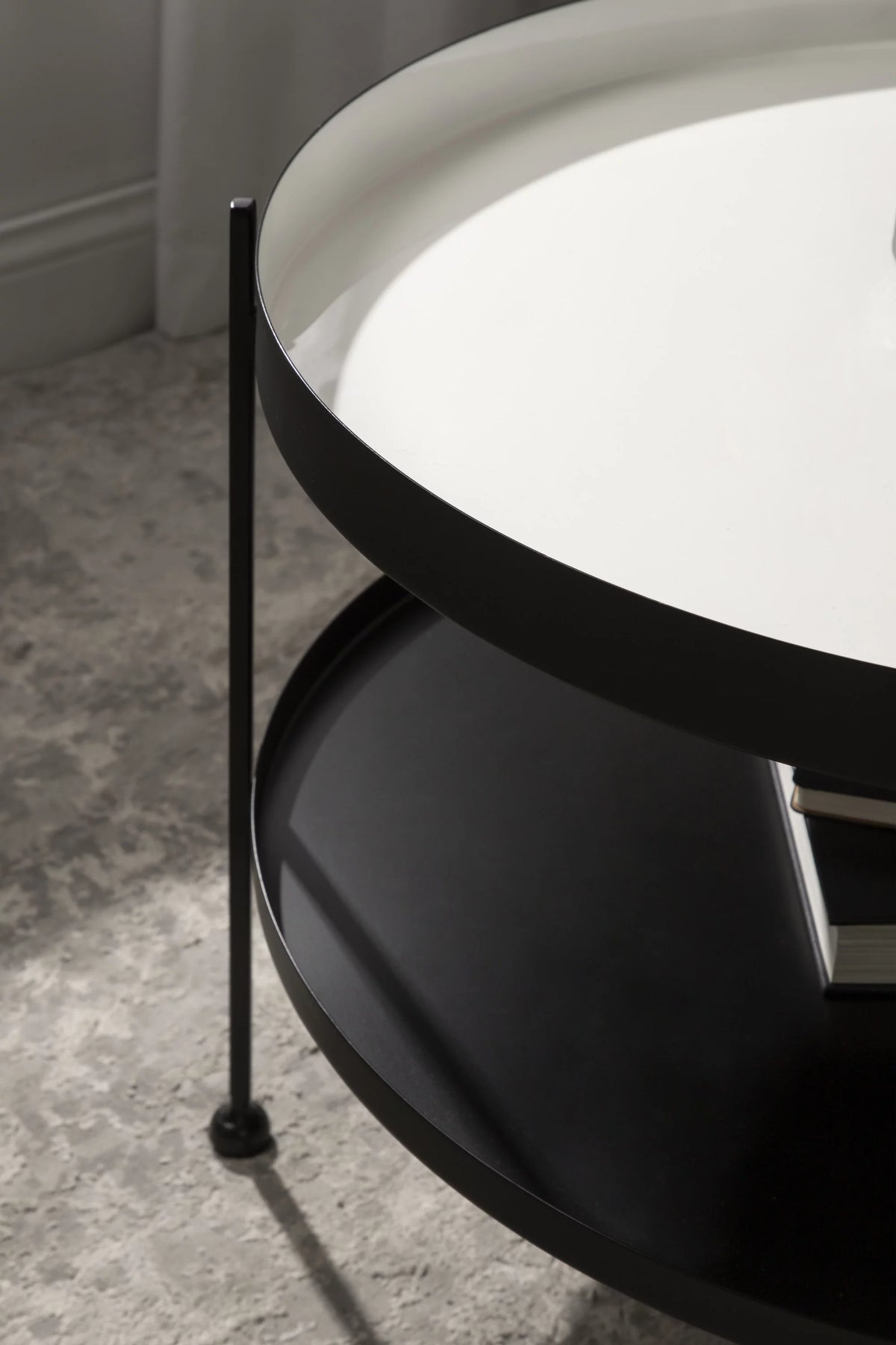 26 Inch White and Black Round Metal Coffee Table A334