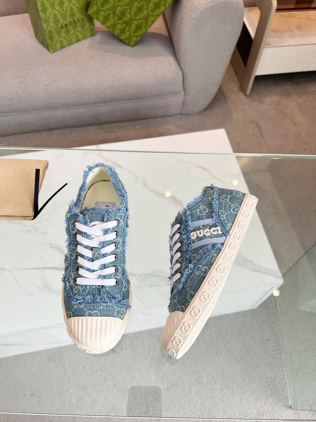 Women Sneakers M708