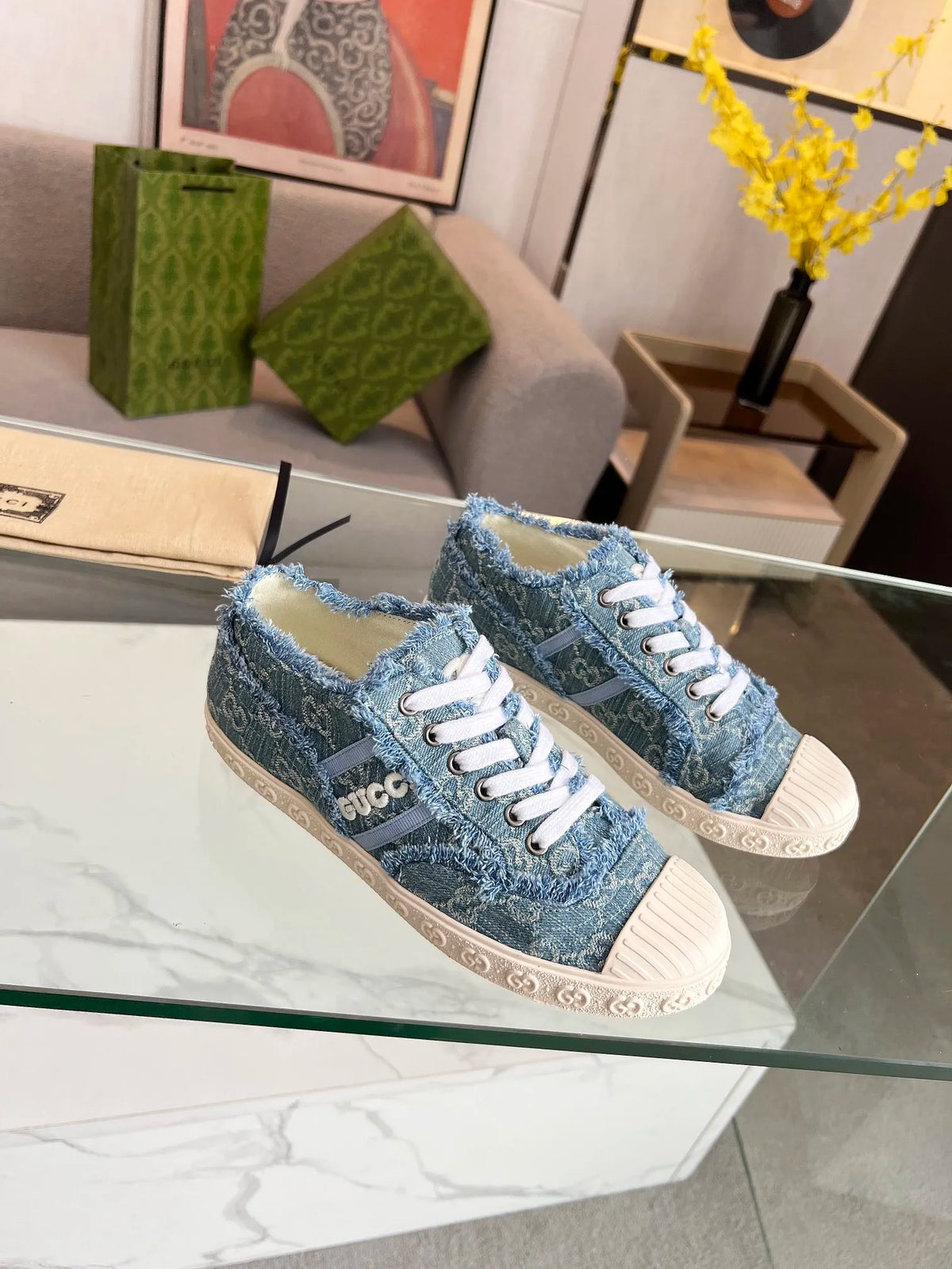 Women Sneakers M708